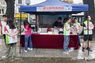 图片报：桑乔的车挡风玻璃违规贴膜，因车在英格兰注册而免于被罚